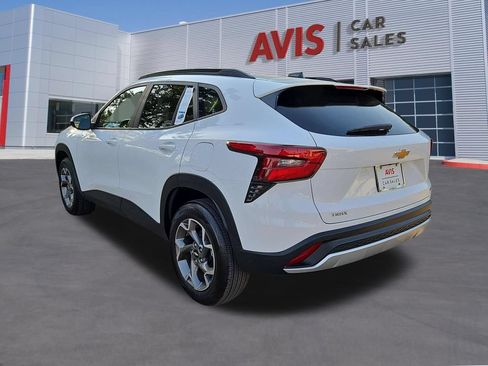 Used 2025 Chevrolet Trax LT w/ LT Convenience Package FWD image 9