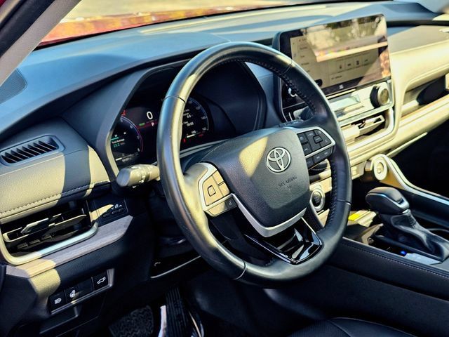 Used 2024 Toyota Grand Highlander AWD image 15