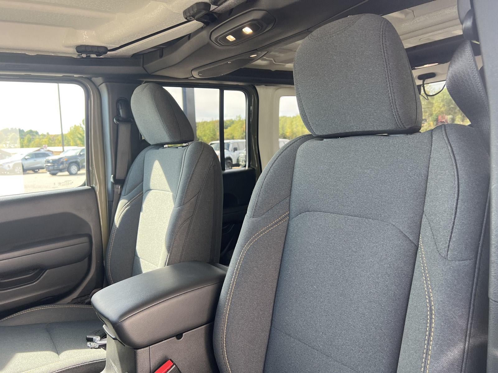 Used 2025 Jeep Wrangler Unlimited Sport AWD/4WD image 18