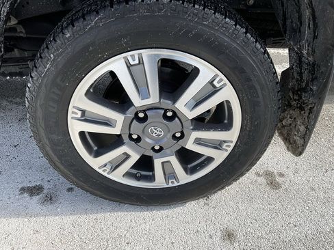 Used 2018 Toyota Tundra Platinum image 8