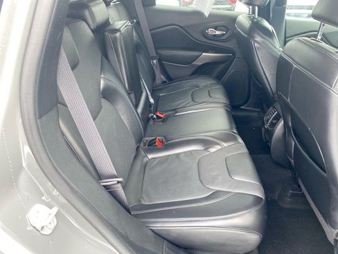 Used 2020 Jeep Cherokee Limited image 24