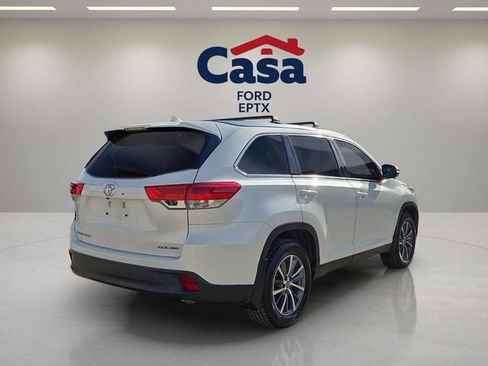 Used 2019 Toyota Highlander XLE image 3