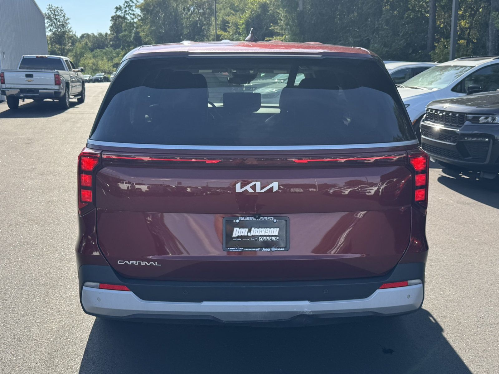 Used 2025 Kia Carnival FWD image 6