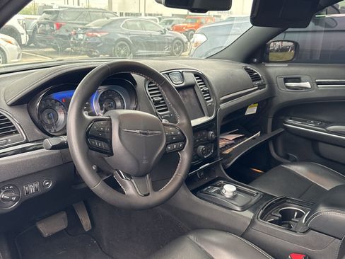Used 2022 Chrysler 300 S w/ Comfort Group image 5