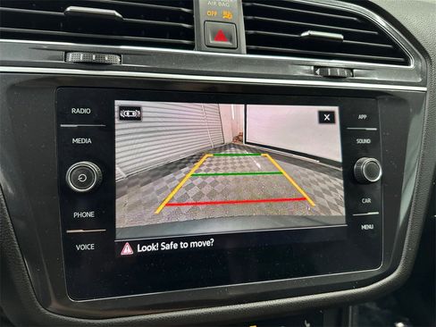 Used 2024 Volkswagen Tiguan SE image 30