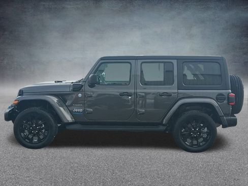 Used 2022 Jeep Wrangler Unlimited Sahara w/ Dual Top Group image 11