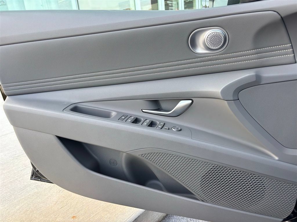 Certified 2026 Hyundai Elantra Sport FWD image 11
