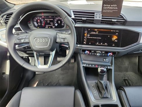 New 2025 Audi Q3 2.0T Premium image 26