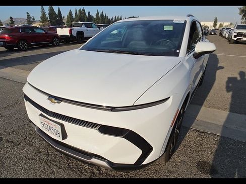Used 2025 Chevrolet Equinox EV LT w/ Convenience Package image 2