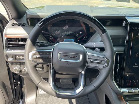 New 2026 GMC Yukon Denali w/ Denali Reserve Package AWD/4WD image 19