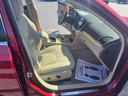 Used 2014 Chrysler 300 C image 13