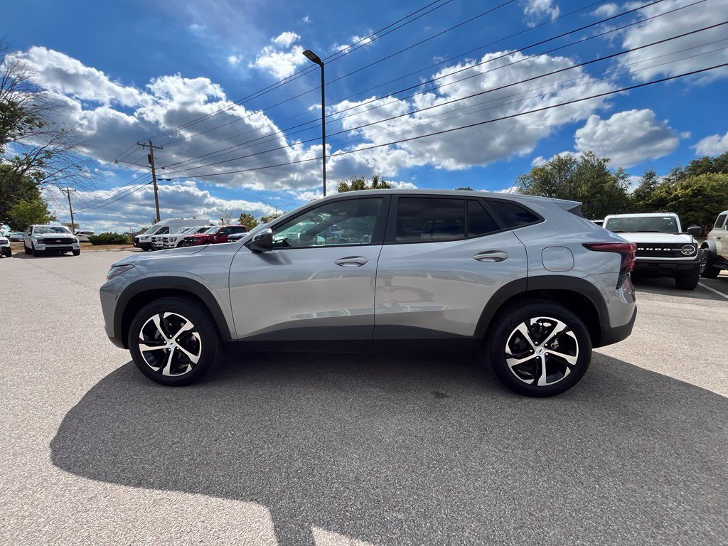 Used 2026 Chevrolet Trax RS FWD image 4