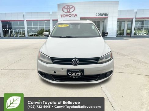 Used 2014 Volkswagen Jetta SEL image 3