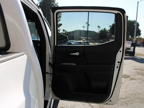 Used 2016 Toyota Tacoma TRD Off-Road image 16