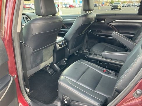 Used 2018 Toyota Highlander Limited image 22