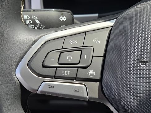 Used 2023 Volkswagen Atlas Cross Sport SE FWD image 10