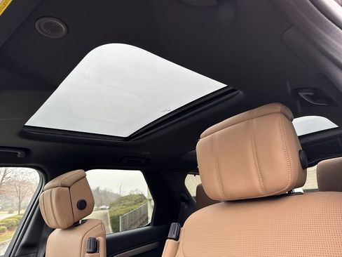 New 2025 Land Rover Discovery Dynamic SE image 10