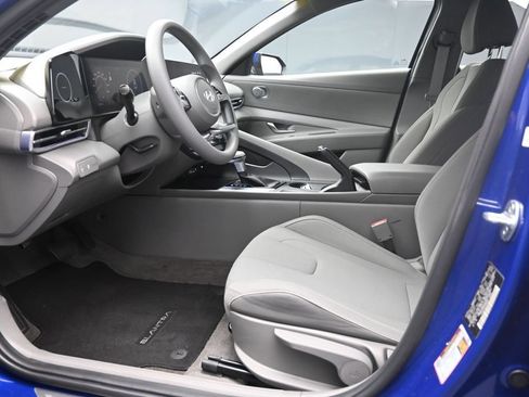 Used 2024 Hyundai Elantra SEL FWD image 17