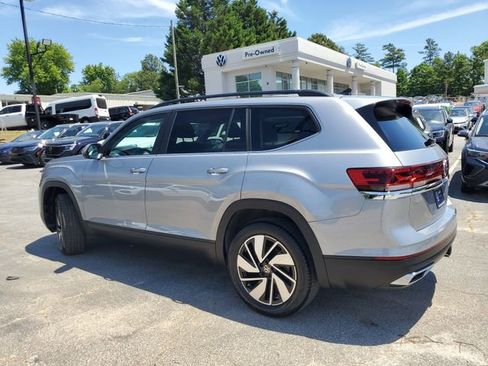Certified 2025 Volkswagen Atlas SE w/ Panoramic Sunroof Package FWD image 6