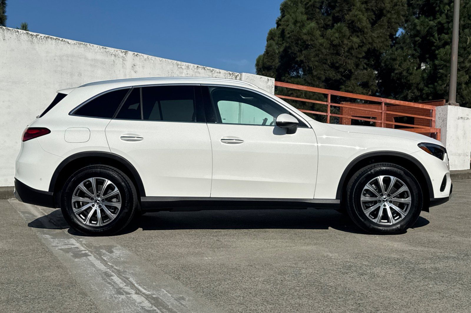 Used 2026 Mercedes-Benz GLC 300 4MATIC image 3