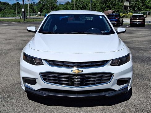 Used 2018 Chevrolet Malibu LT FWD image 2