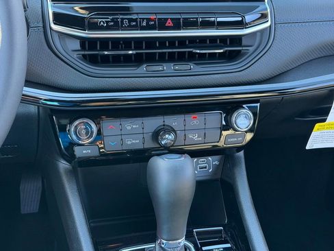 New 2026 Jeep Compass Latitude AWD/4WD image 13