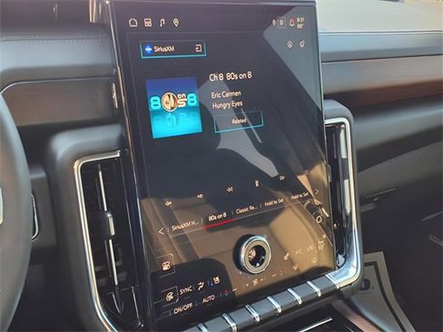 Used 2025 GMC Yukon Denali w/ Sun & Power Step Package image 12