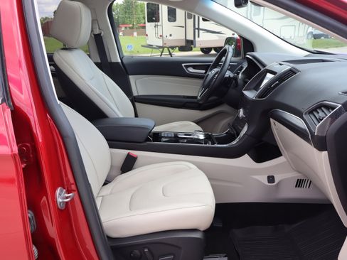 Used 2020 Ford Edge Titanium w/ Equipment Group 301A AWD/4WD image 12