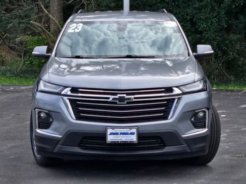 Used 2023 Chevrolet Traverse LT image 3