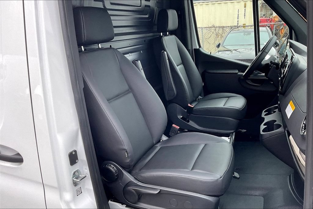 Used 2026 Mercedes-Benz Sprinter 2500 image 6
