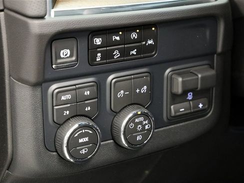 New 2026 Chevrolet Suburban High Country image 19