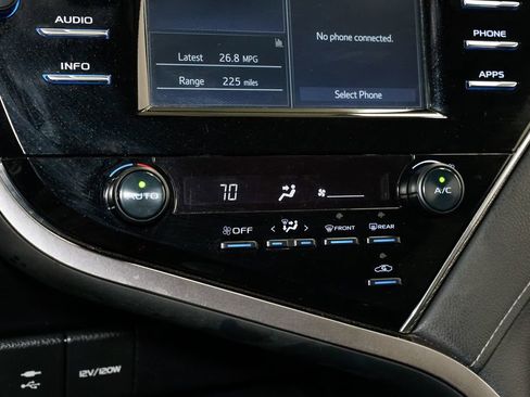 Used 2018 Toyota Camry SE image 15