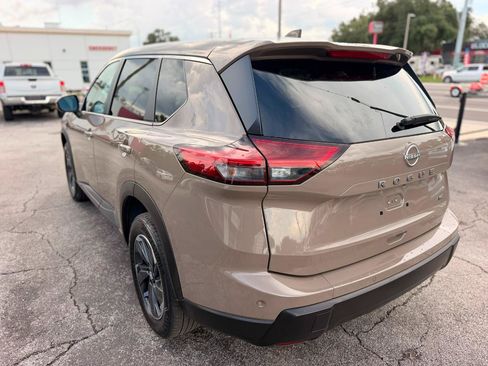 Used 2025 Nissan Rogue SV AWD/4WD image 10