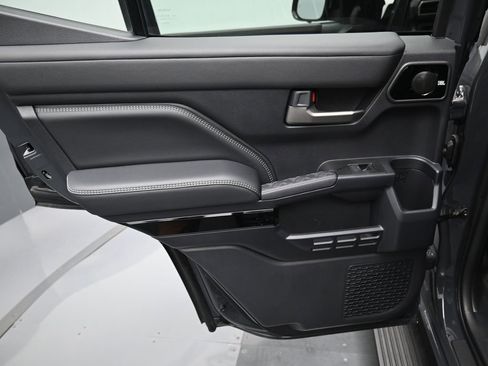 Used 2025 Toyota 4Runner Limited image 35