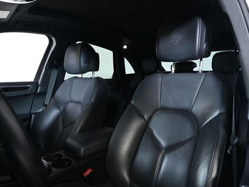 Certified 2023 Porsche Macan Base image 5