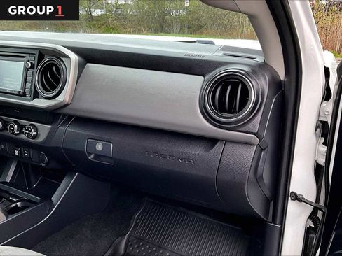 Used 2019 Toyota Tacoma SR5 AWD/4WD image 19