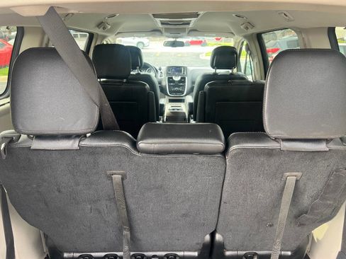 Used 2015 Chrysler Town & Country Touring w/ Driver Convenience Group FWD image 16