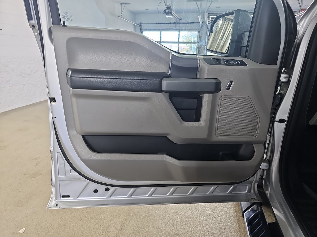 Used 2019 Ford F150 XLT w/ Equipment Group 302A Luxury AWD/4WD image 32
