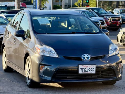 Used 2015 Toyota Prius Two FWD image 2