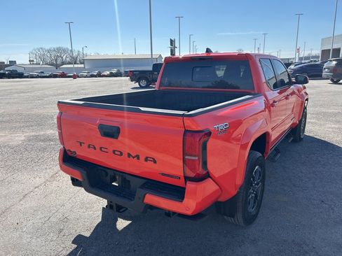 Used 2024 Toyota Tacoma TRD Sport w/ TRD Sport Upgrade Package image 6