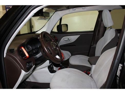 Used 2015 Jeep Renegade Latitude image 10