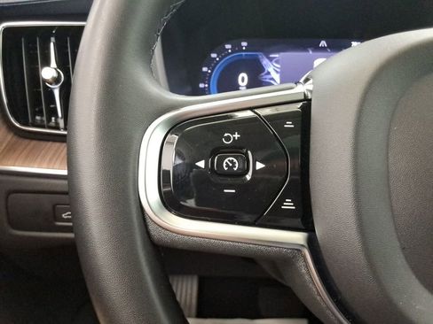 Used 2023 Volvo XC60 B5 Ultimate image 28