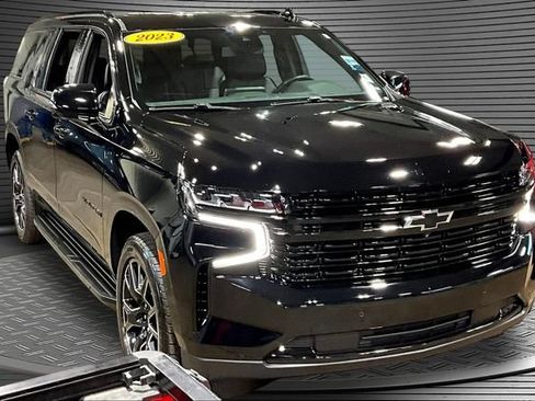 Used 2023 Chevrolet Suburban RST w/ Luxury Package AWD/4WD image 3