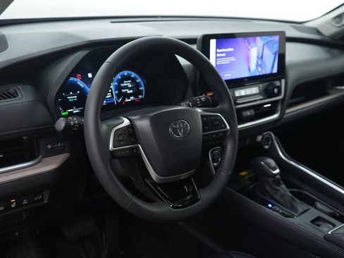 Used 2024 Toyota Grand Highlander Limited image 23