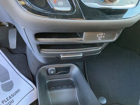 New 2026 Chrysler Pacifica Select w/ S Appearance Package FWD image 17