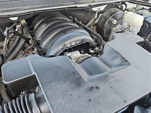 Used 2019 Chevrolet Suburban LT image 14