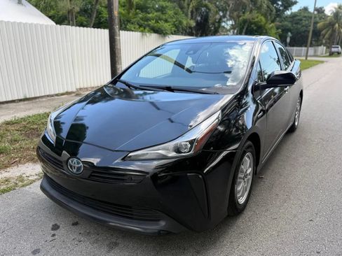 Used 2021 Toyota Prius LE FWD image 5