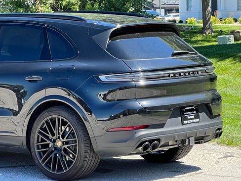 Certified 2025 Porsche Cayenne E-Hybrid AWD/4WD image 10