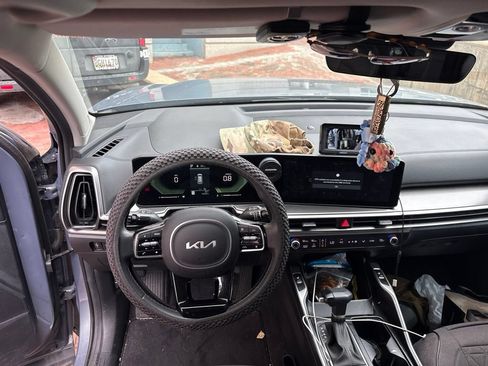 Used 2025 Kia Sorento EX w/ Panoramic Sunroof Package FWD image 12