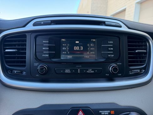 Used 2017 Kia Sorento LX FWD image 28